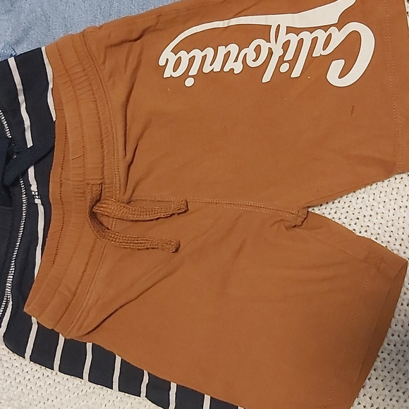 Boys shorts size 3-4 - Picture 7 of 12